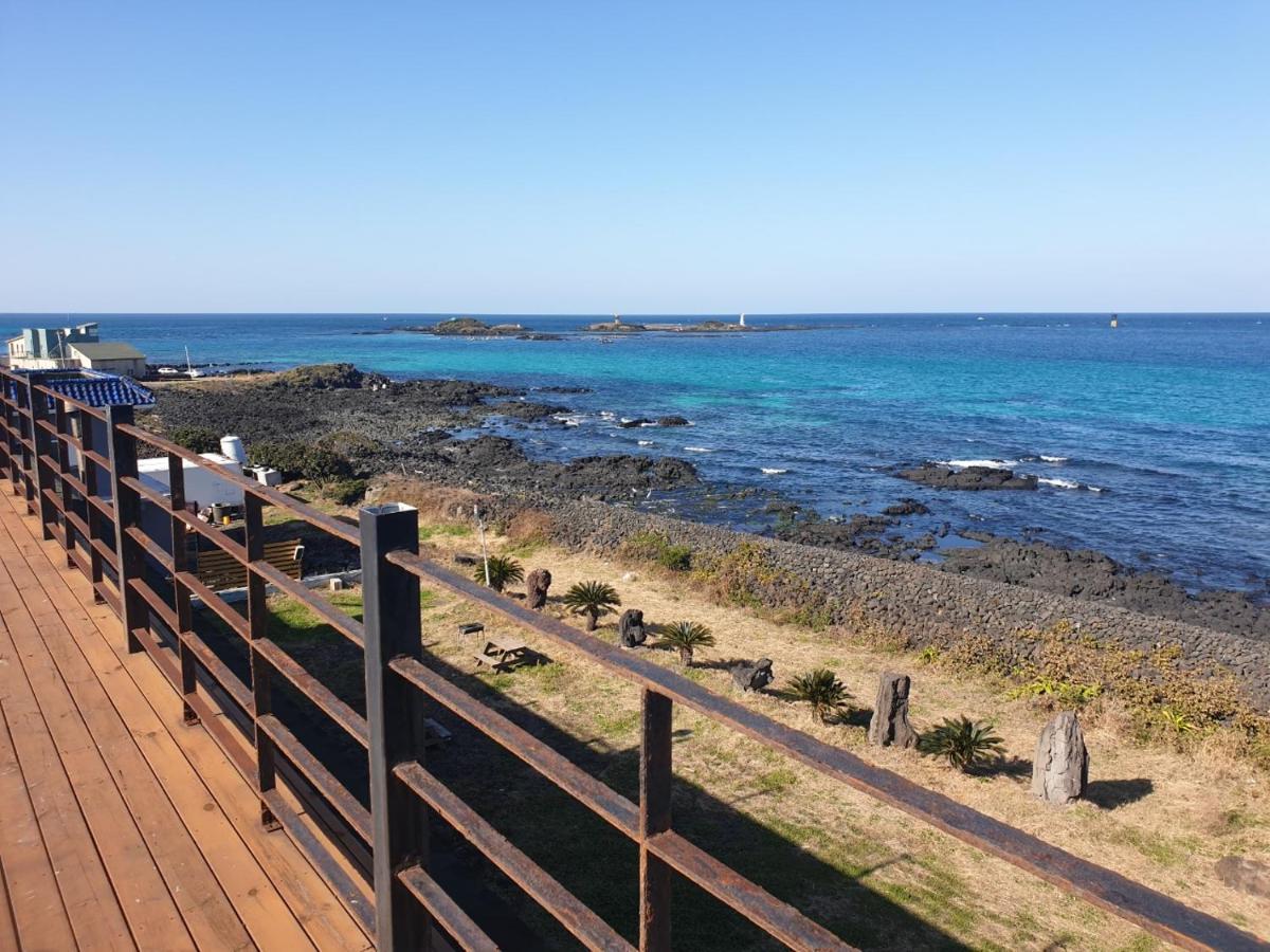 Castle Pool Resort Jeju Exterior photo