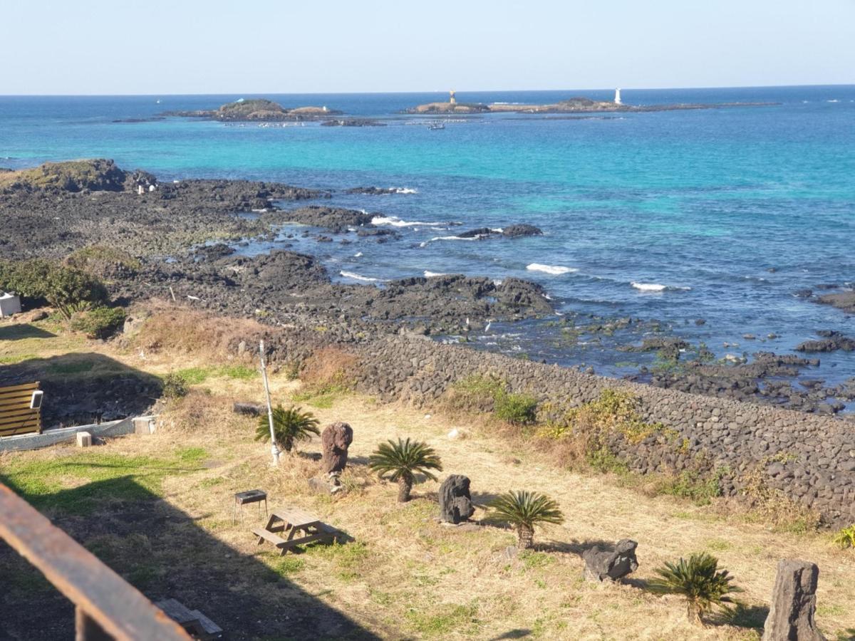Castle Pool Resort Jeju Exterior photo