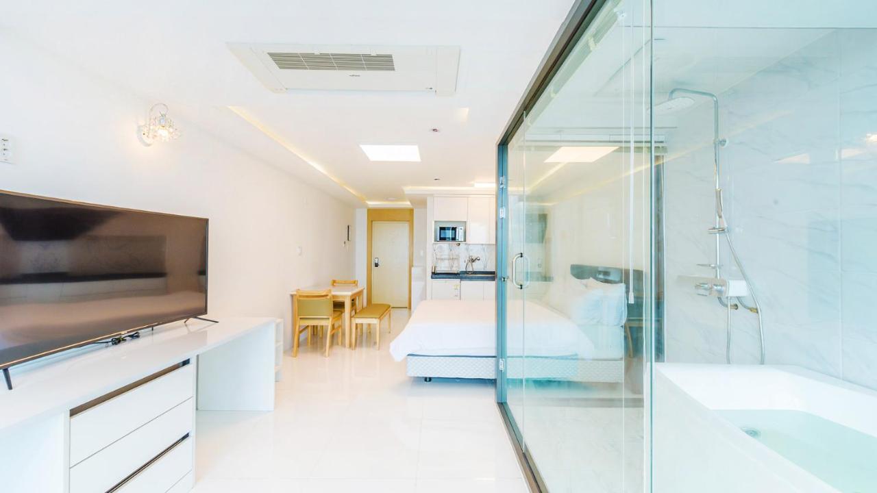 Castle Pool Resort Jeju Exterior photo