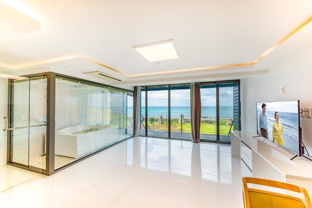 Castle Pool Resort Jeju Exterior photo